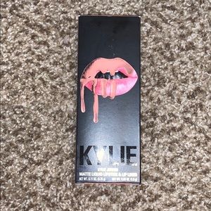 Kylie KOKO K Matte Lip Kit

Lipstick + Lipliner